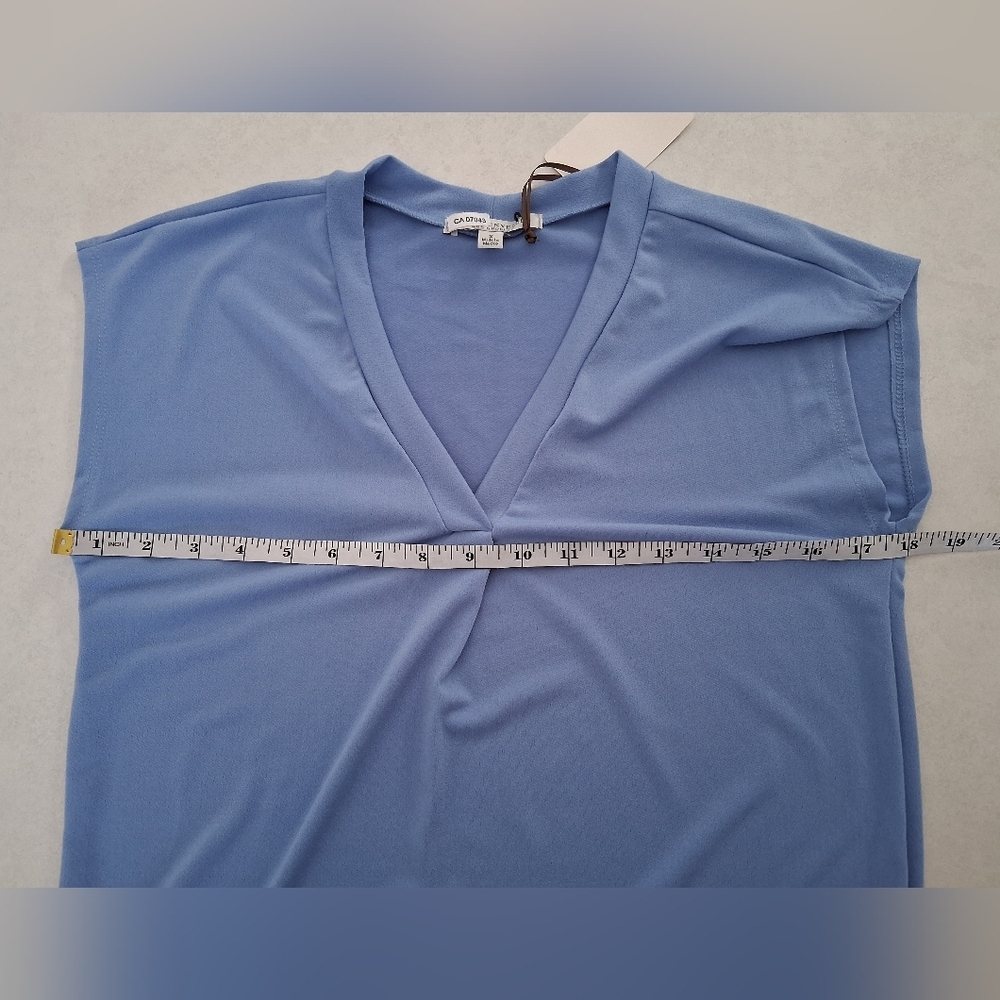 NWT Green Envelope LA/ Light Blue V-Neck Top/ Blouse/ Size US S - Picture 9 of 11